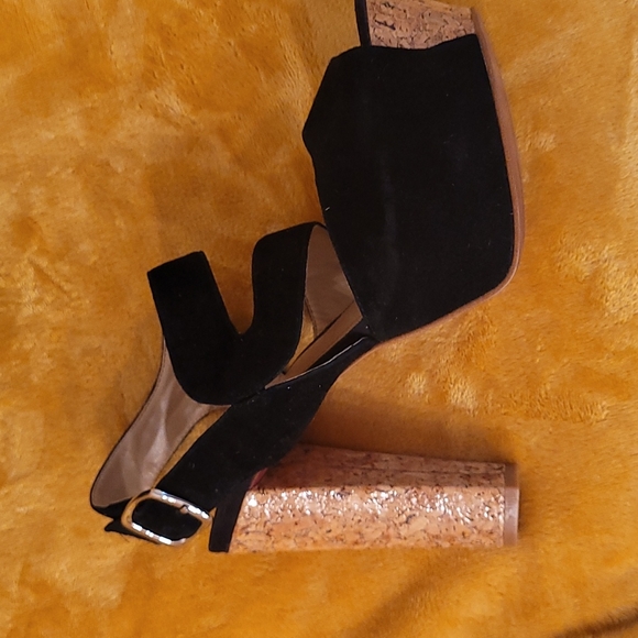 Paris Hilton Shoes - Picture 4 of 6